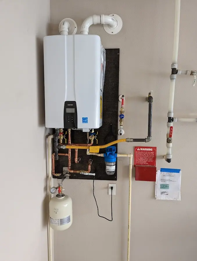 Professional plumber installing copper piping in a East Bakersfield home