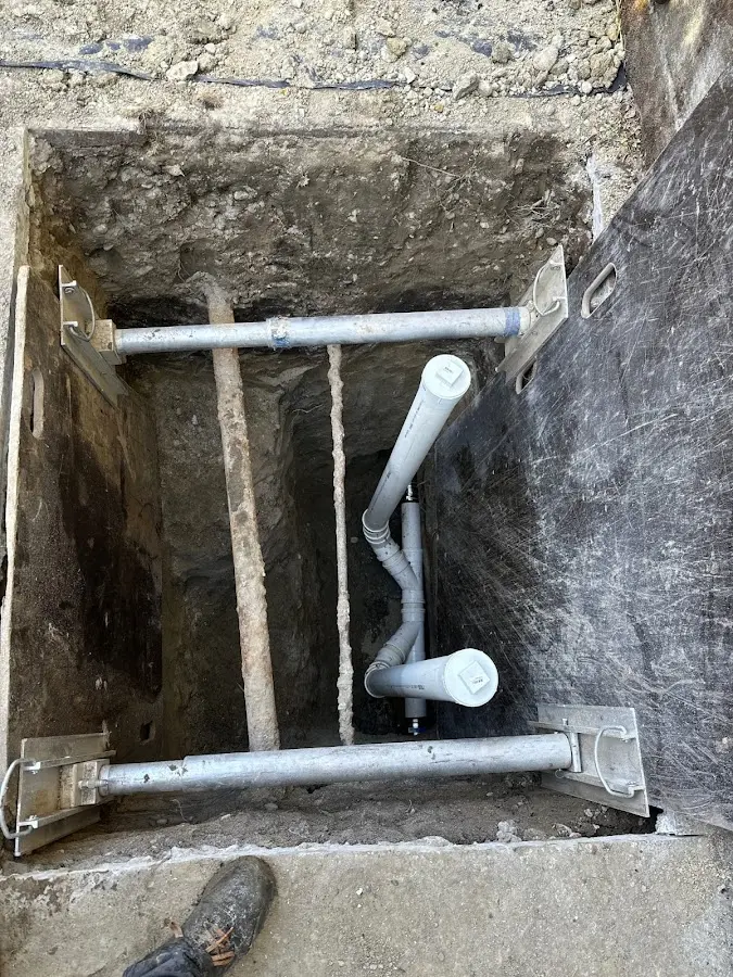 Experienced plumber completing Drain Cleaning work in East Bakersfield